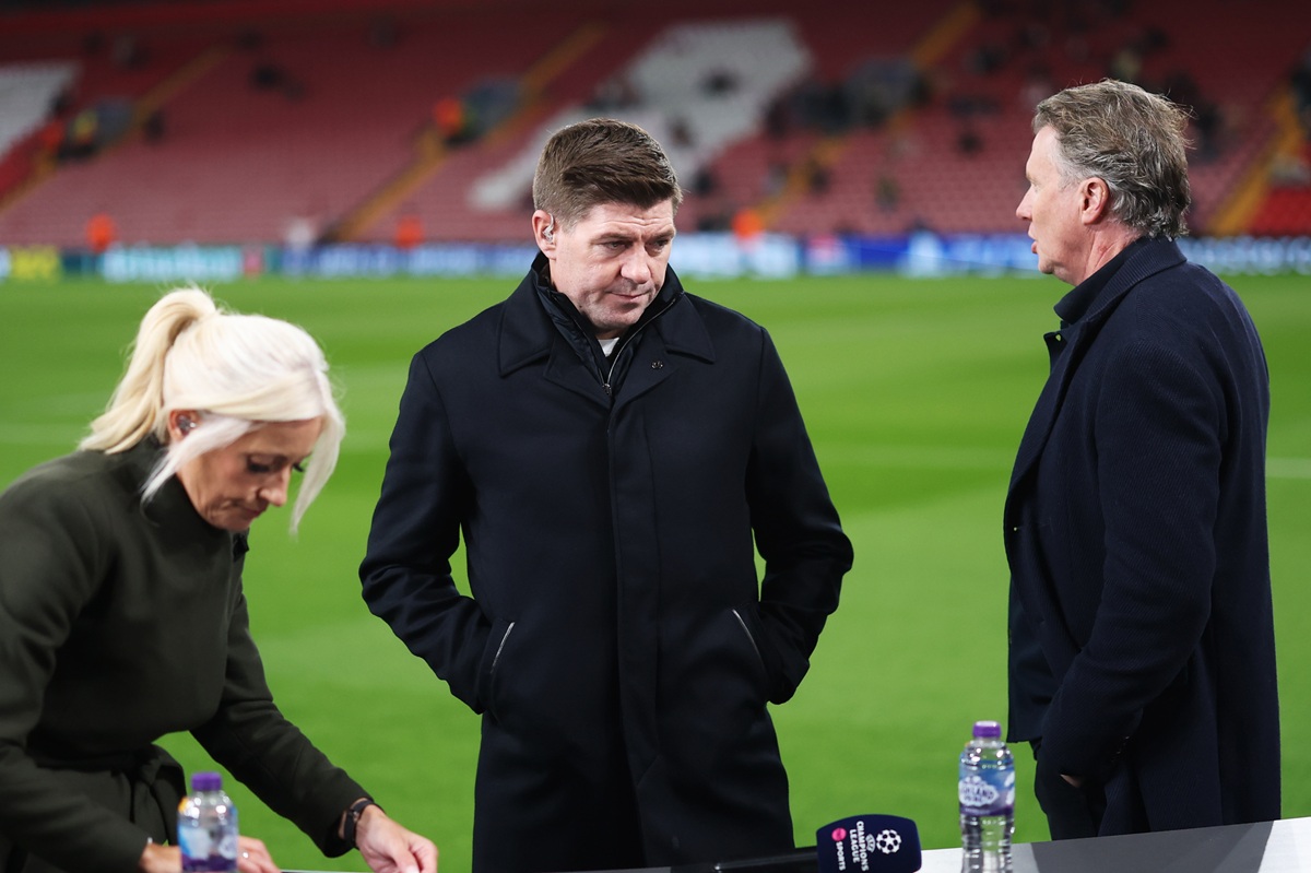 Gerrard says Man City will not go away in the title race