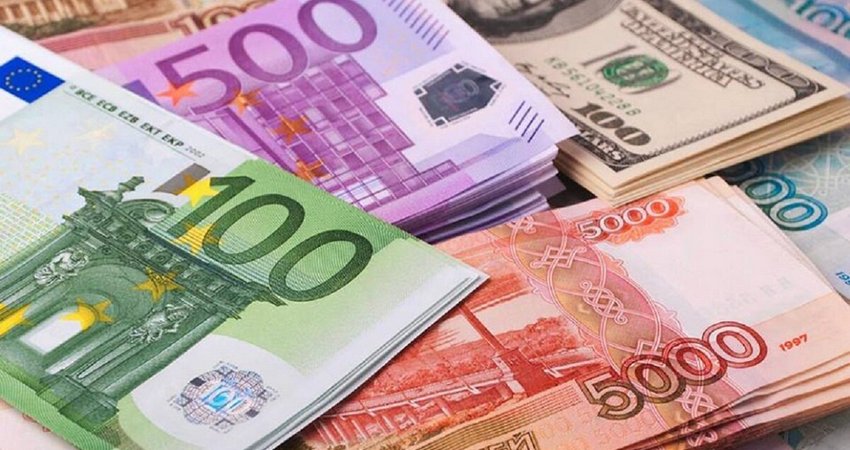 Рубль обвалился, евро и&nbsp;тенге также подешевели: курс валют на&nbsp;10&nbsp;августа