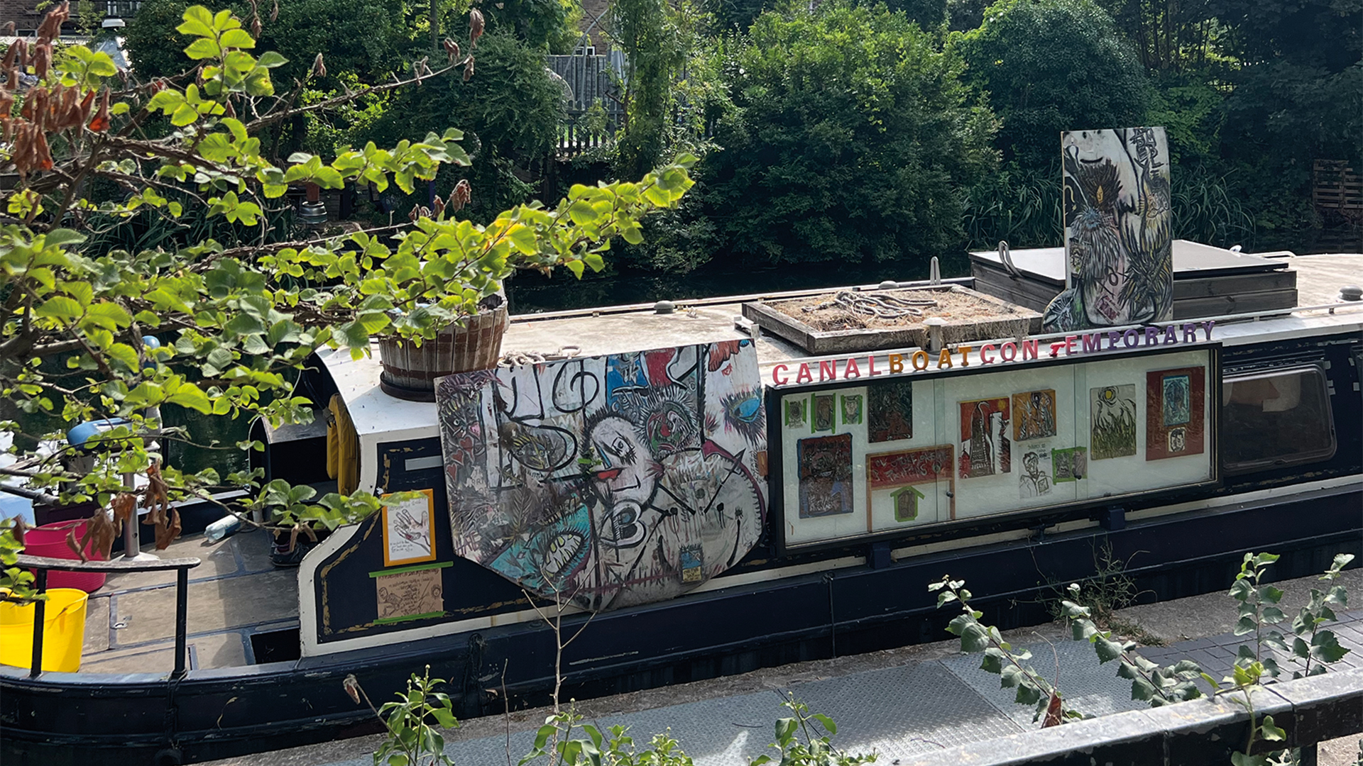 Bradley Foxwell: the homeless artist showing off his work on the side of canal boats