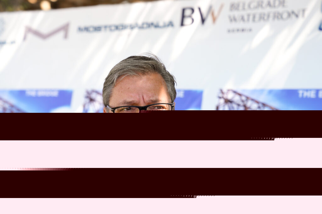 Vučić: Ne sedimo na više stolica, imamo samo svoju – srpsku stolicu /VIDEO/