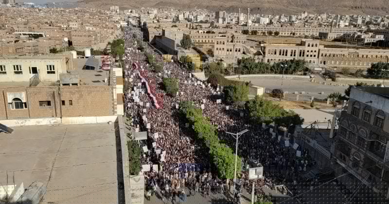Houthis strike Saudi oil tankers, threaten Red Sea shipping blockade