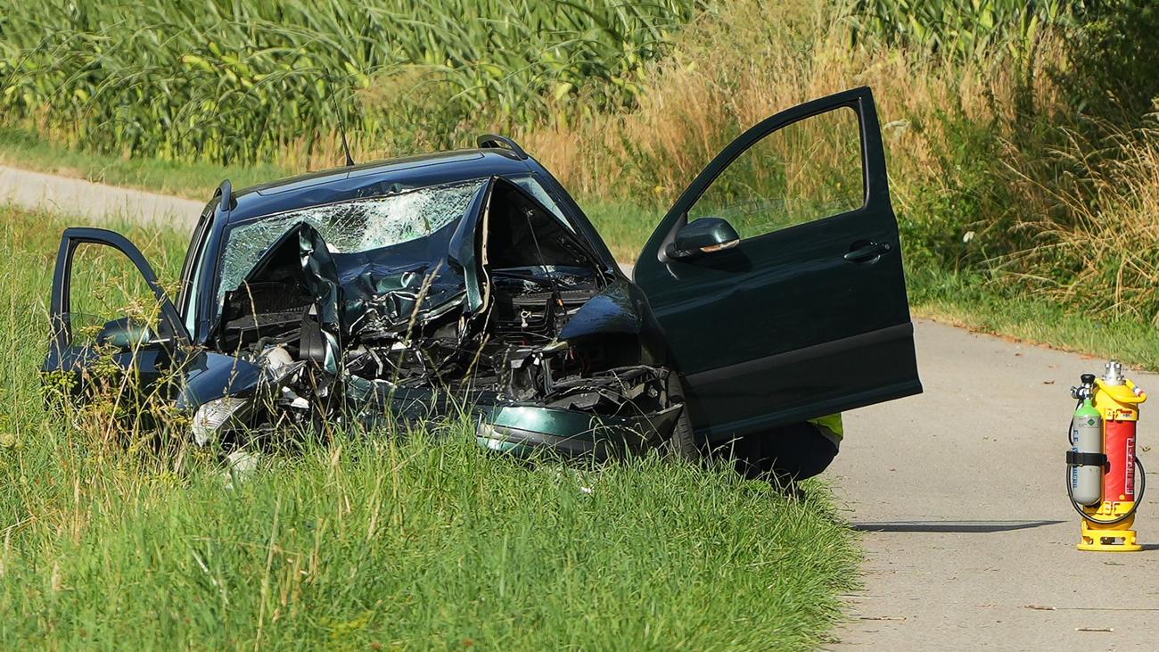 Tödlicher Unfall: Motorradfahrer stirbt nach Zusammenstoß mit Auto auf B300