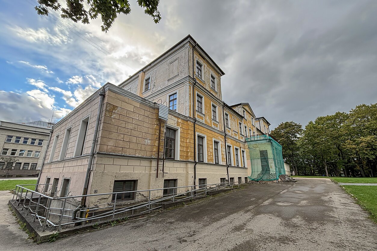 Žymieji Zubovų rūmai Šiauliuose stovi nenaudojami: dėl likimo nesutaria savivaldybė ir VU