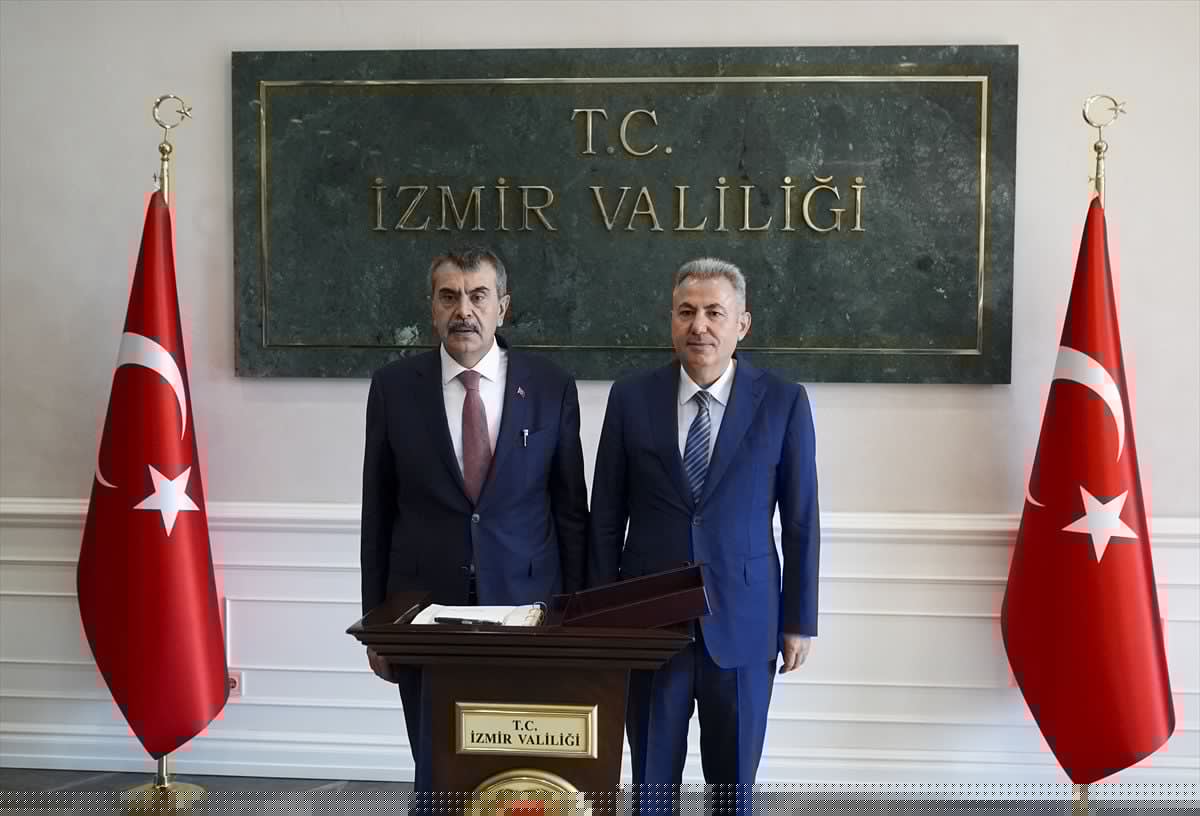 Milli Eğitim Bakanı Tekin İzmir'de Temaslarda Bulundu