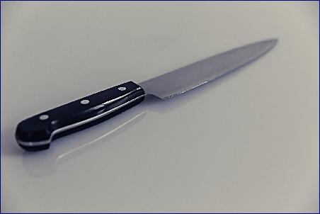 Pařížská policie zatkla podezřelého poté, co byly při útoku nožem zraněny tři ženy