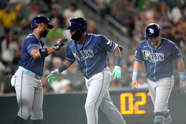 Rays score 8 runs in 8th inning to stun Athletics