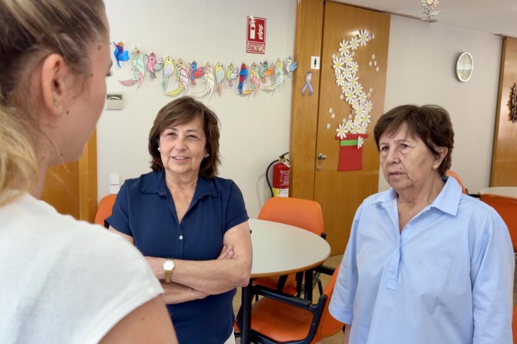 Quan fan vacances, els familiars cuidadors de persones amb Alzheimer? “Anar-te’n és impensable”