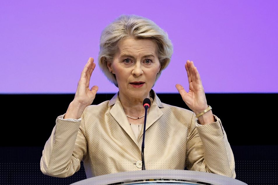 EU Proposes Full Ban on Russian LNG From 2027, a Year Early