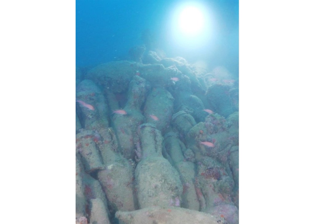 Divers Discover Hundreds of Ancient Ceramic Vessels Amid Shipwreck Off the Coast of Sicily