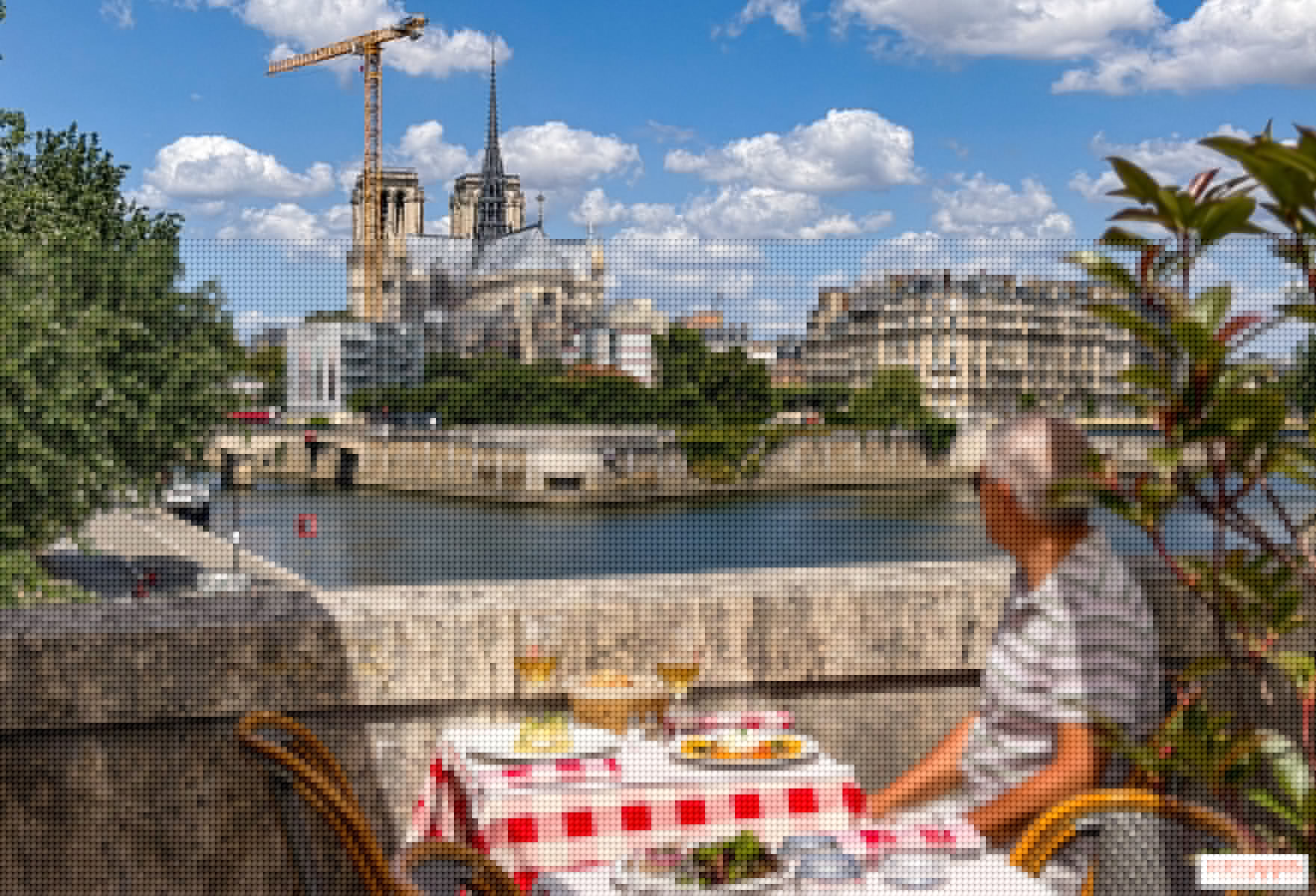 La terrasse estivale de la Rôtisserie d’Argent, sur un pont face à Notre-Dame - avis et photos