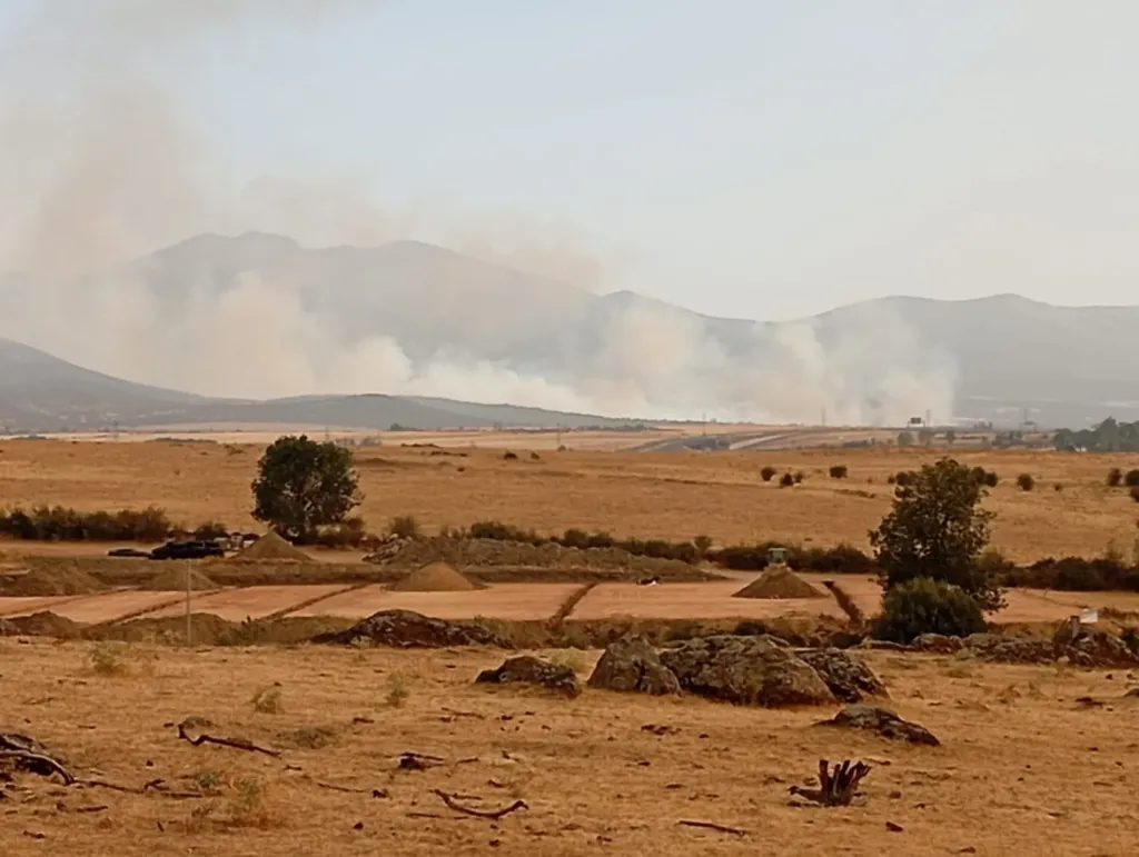 Evacuados de forma preventiva Los Ángeles de San Rafael, Vegas de Matute y confinado Valdeprados por el incendio forestal
