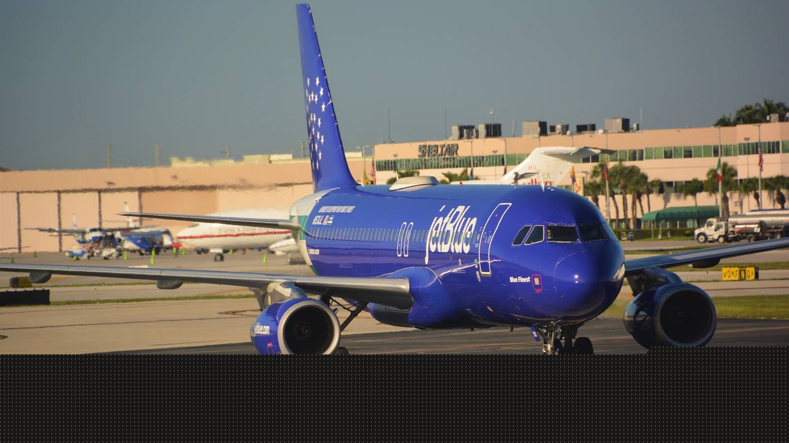 Man Facing Felony Charges After Sneaking Onto JetBlue Plane, Causes $2,400 Flight Delay