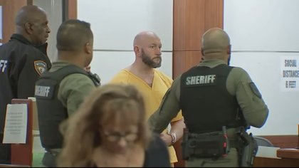 Sergeant accused of sending explicit messages to undercover officer posing as teen: Court docs