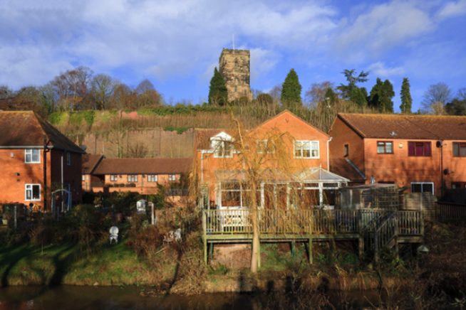 What are some of the most popular traditional games in Droitwich?