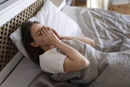 Stai treaz până târziu? Află cu cât îți crește riscul de infarct și accident vascular cerebral