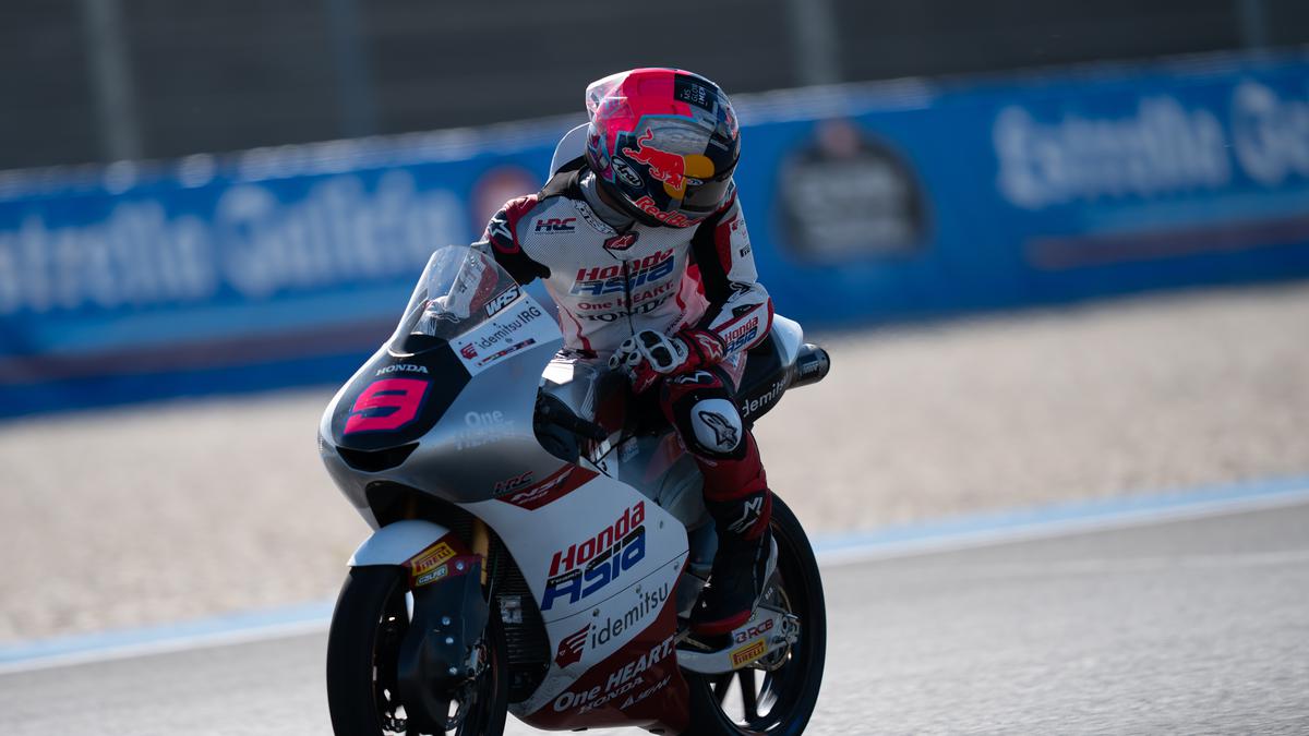Hasil Moto3 Inggris 2026: Veda Ega Pratama Tembus 3 Besar, Lolos Q2