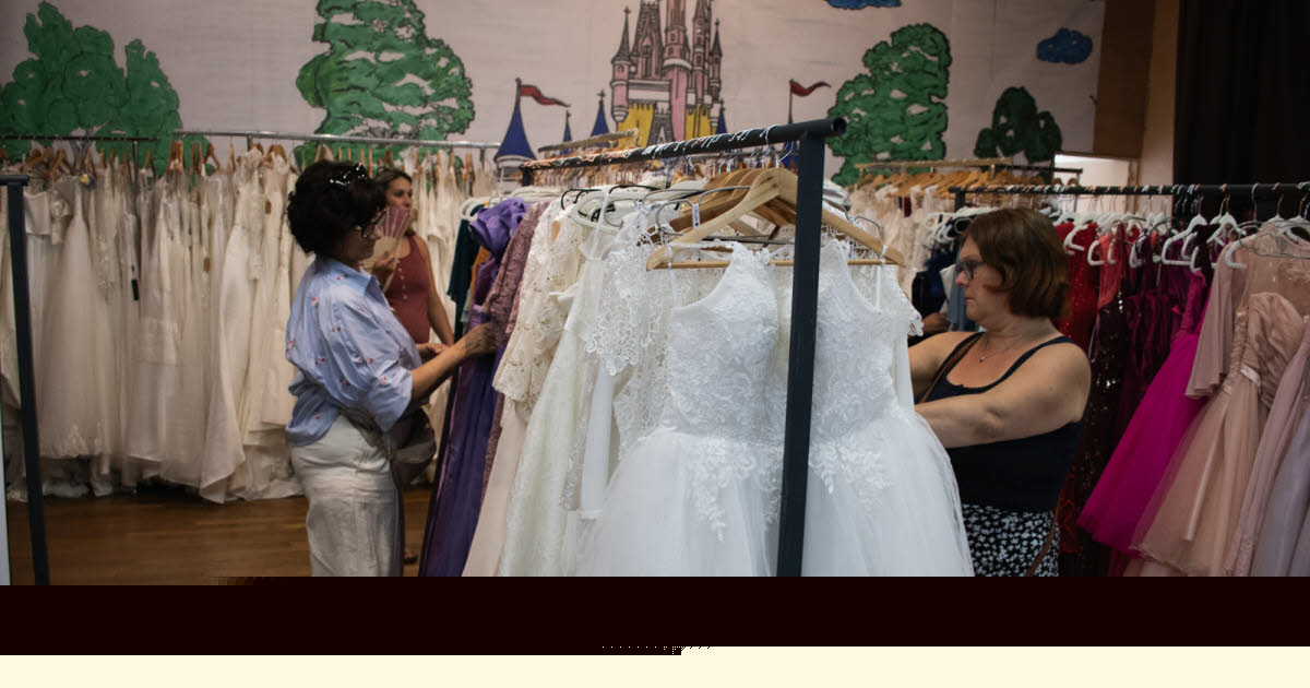 Seurre. « Les prix sont très bas » : des clients au rendez-vous pour ce premier « vide mariage »