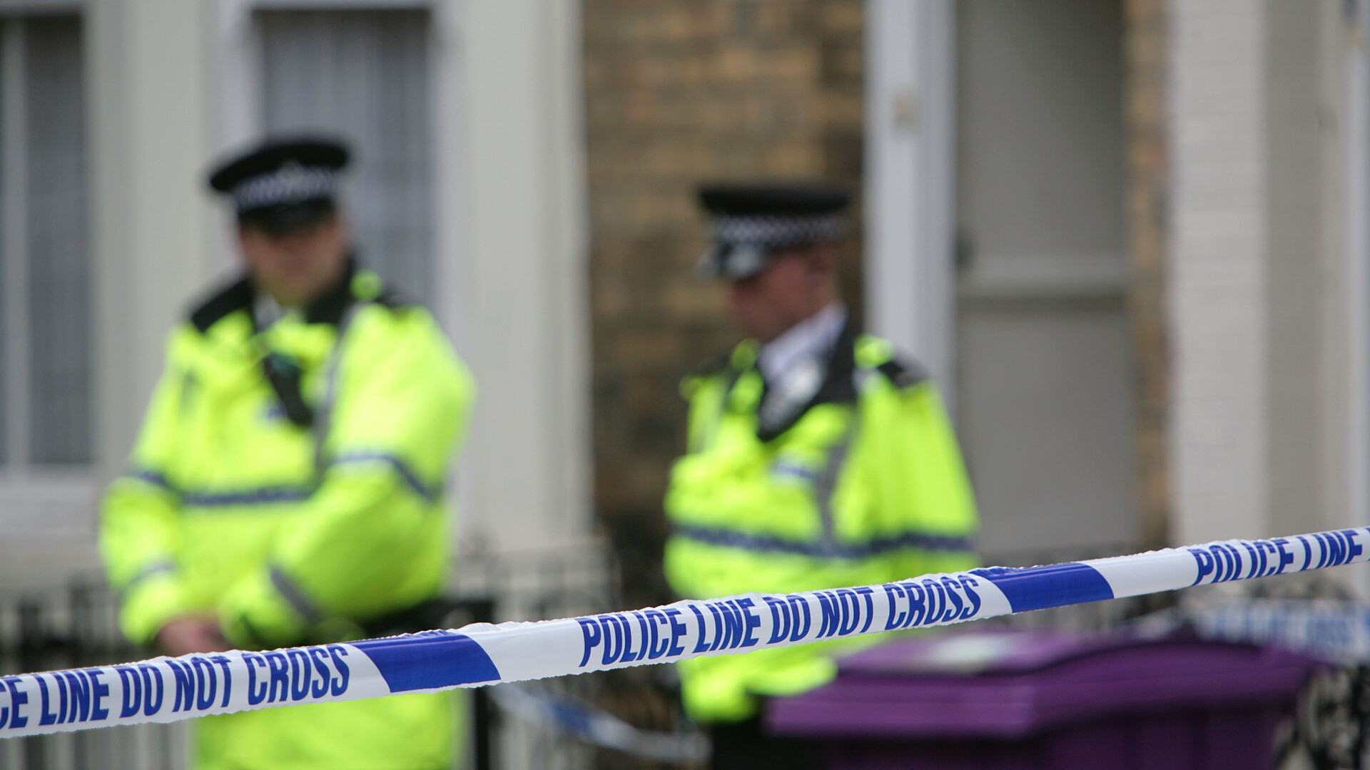 Atac armat lângă o sinagogă din Manchester. Patru persoane au fost rănite. Suspectul a fost împuşcat de poliţie