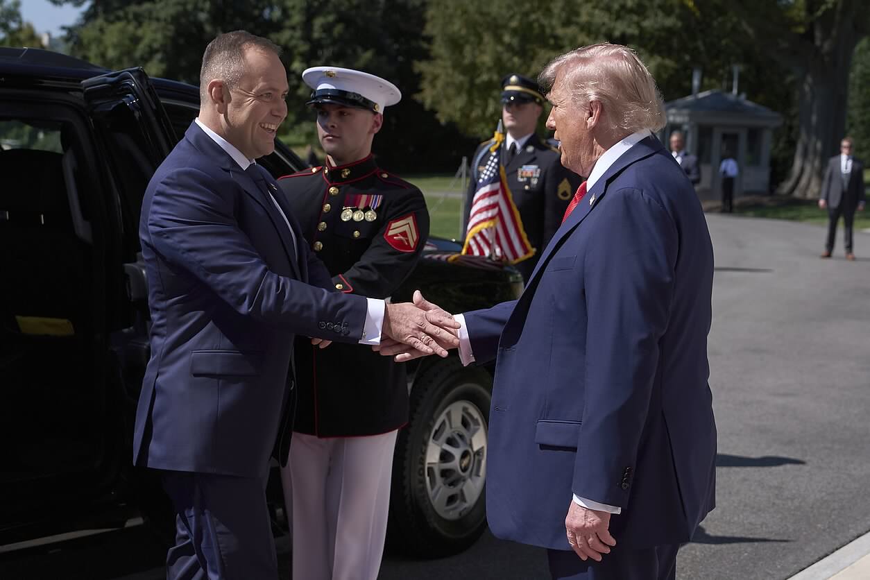 Nawrockis ragina veikti steigiant nuolatinę JAV karinę bazę Lenkijoje – „Fort Trump“