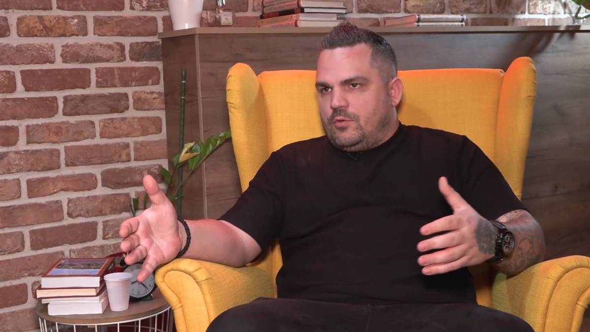 "BRAO SAM MALINE I MEŠAO MALTER NA GROBLJU" Bane Čolak otkrio zašto odlaže svadbu, a ovo je istina o stanu koji deli sa Ivanom Krunić: Više nije mogao da ćuti (VIDEO)