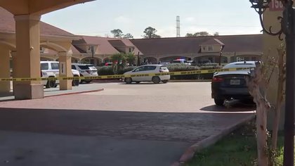 Deputies find man shot to death inside east Harris Co. motel room while serving warrant, HCSO says