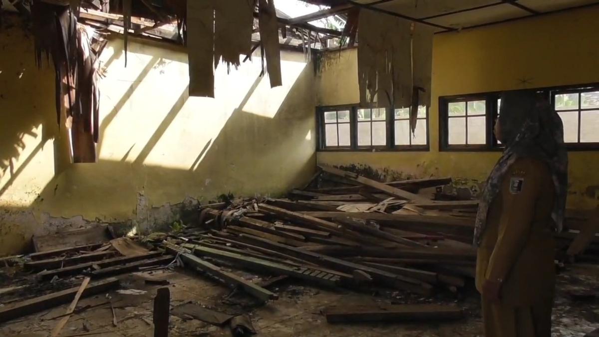 SD di Lampung Rusak Parah, Ruang Guru Jadi Kelas dan Siswa Belajar Bergantian