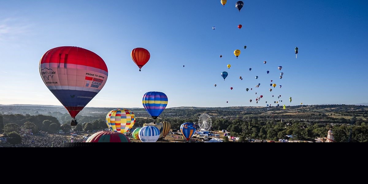 In Pictures: Blue skies as Bristol balloon fiesta gets up, up and away