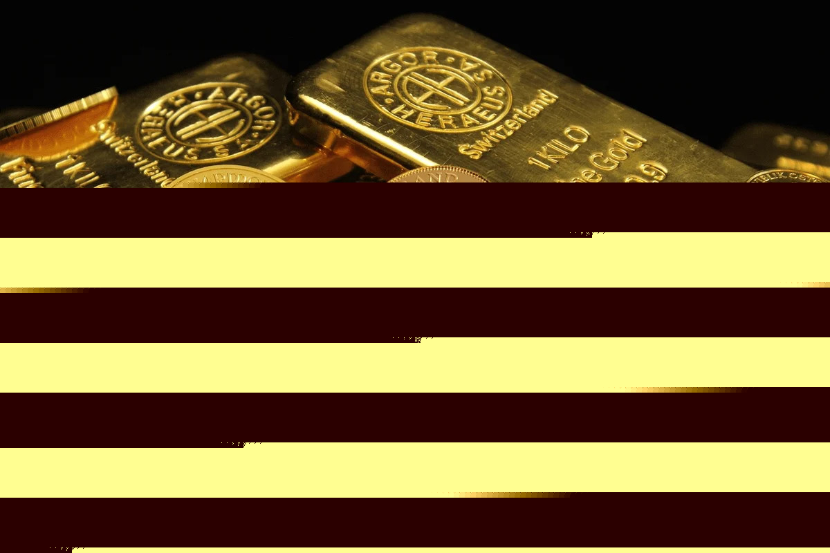 Gold holds close to seven-week peak as markets assess Iran risks and Fed outlook