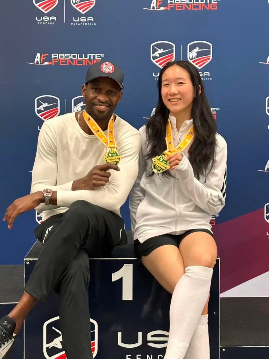 Roslyn sophomore wins national fencing title after just 2 years in sport