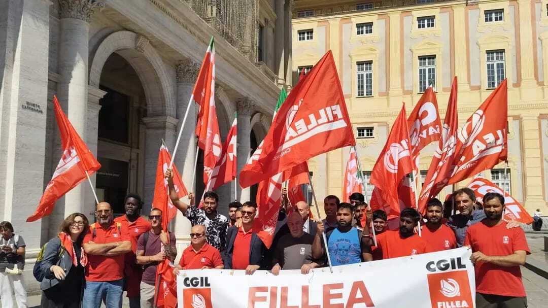 Caporalato in porto a Vado, Cgil, Cisl e Uil: "Da maggio lavoratori senza un centesimo e in Confindustria c'è chi pensa di poter fare a meno del sindacato"