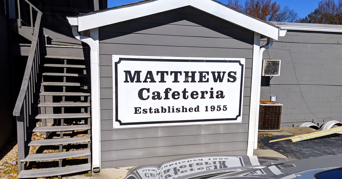 People Drive From All Over Georgia To Dine At This Cafeteria-Style Restaurant
