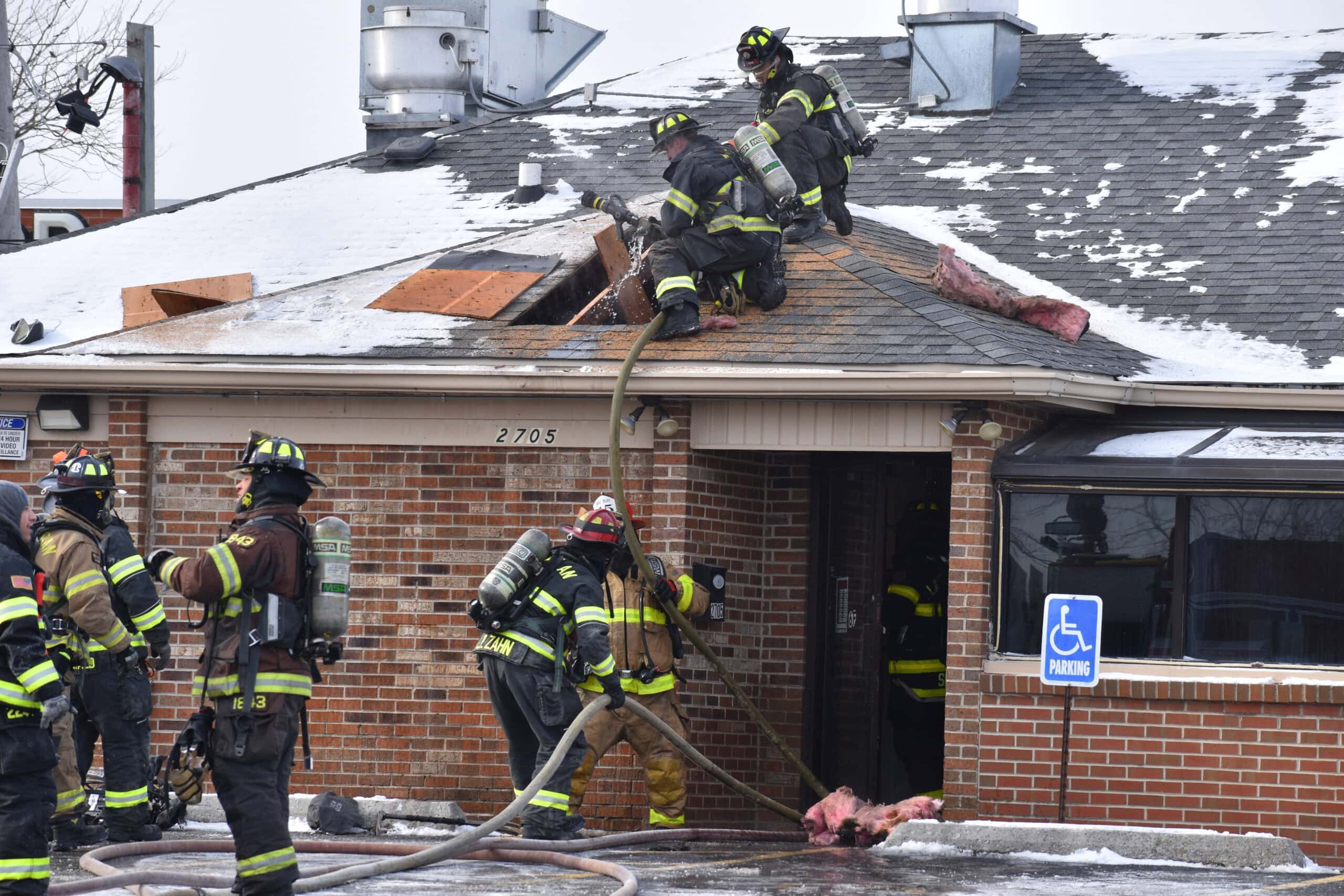Multiple fire departments battle fire in subzero temps that left restaurant temporarily closed in North Chicago