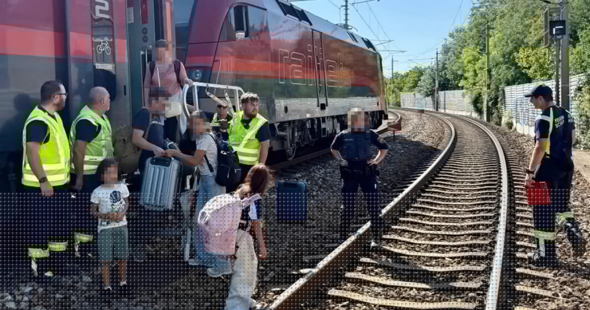 250 Personen evakuiert - Railjet blieb am Weg zum Wiener Flughafen stehen