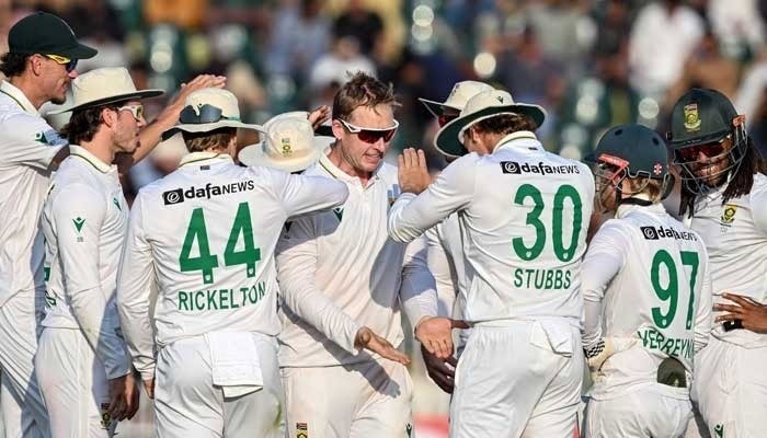 2nd Test, Day 4: South Africa need just 68 runs for victory as Pakistan’s batting collapses