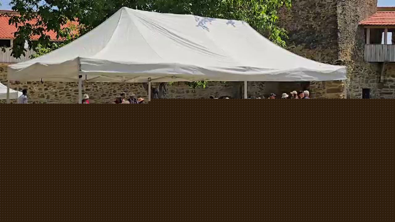 Saschizul a găzduit un picnic cultural. Turiștii au gustat din preparatele tradiționale pregătite de gospodine