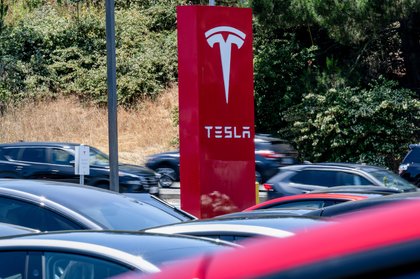 Tesla anuncia planos para investir US$ 20 bilhões na xAI de Elon Musk