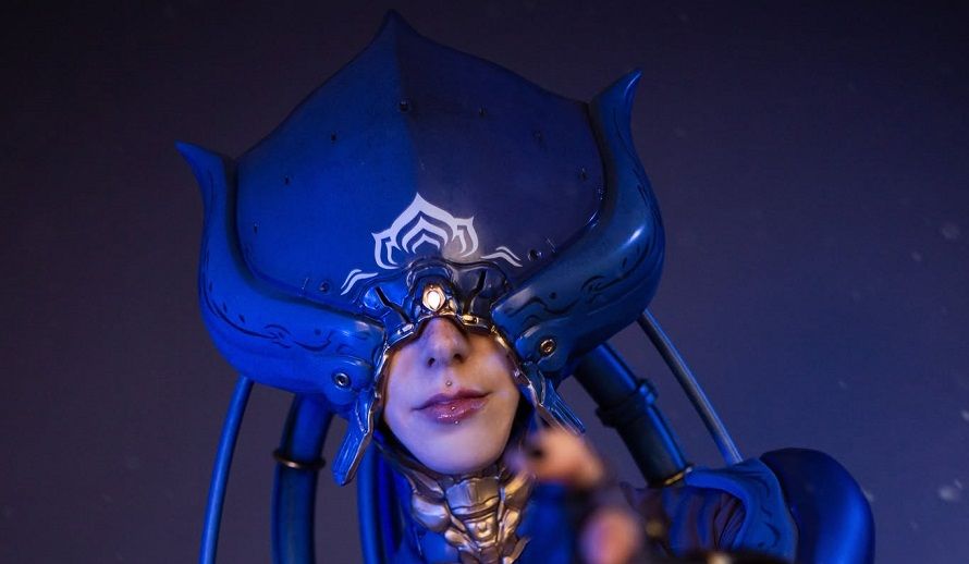 Lightning Cosplay is Still Red Hot
