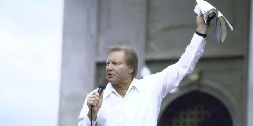 Evangelist Jimmy Swaggart Dies at Age 90