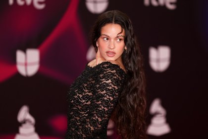 Rosalía emociona en Barcelona al cantar ‘La Perla’ en un concierto pro Palestina