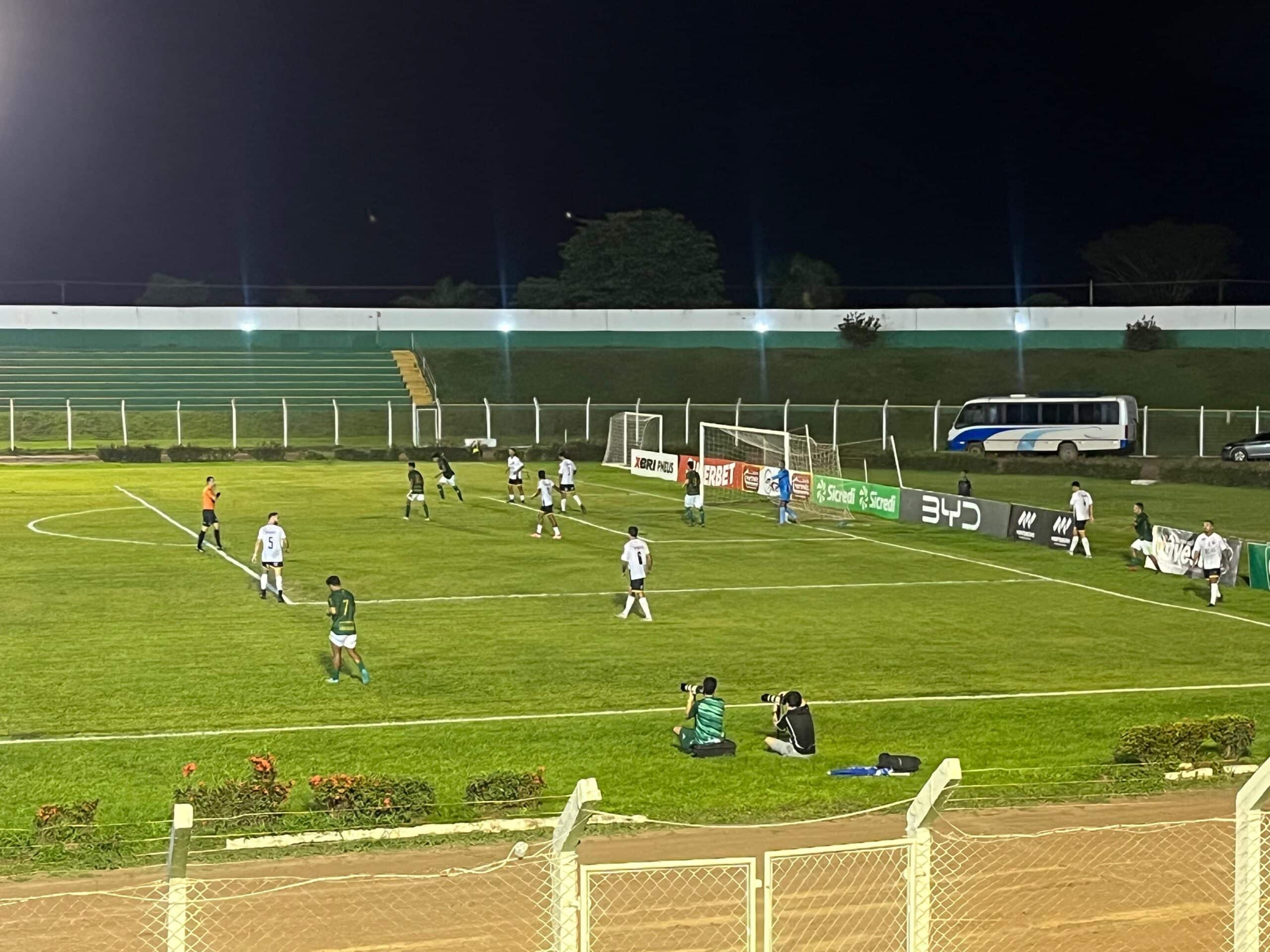 Luverdense aproveita falha, vence o Sport Sinop e divide liderança do Mato-grossense