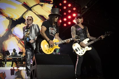 Slash paljastaa lisää yksityiskohtia tulevasta Guns N’ Roses -albumista