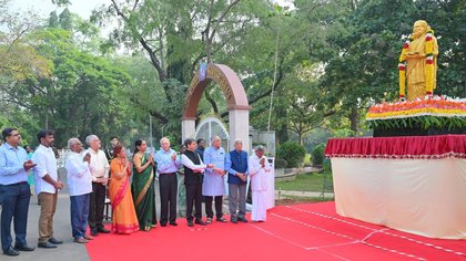 T.N. Governor unveils statue of poet-saint ‘Kavichakravarthi’ Kambar at Lok Bhavan