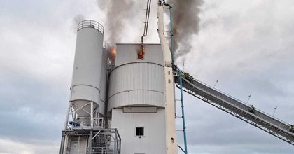 Eine Person verletzt - Brand einer Industrieanlage sorgte für Großeinsatz