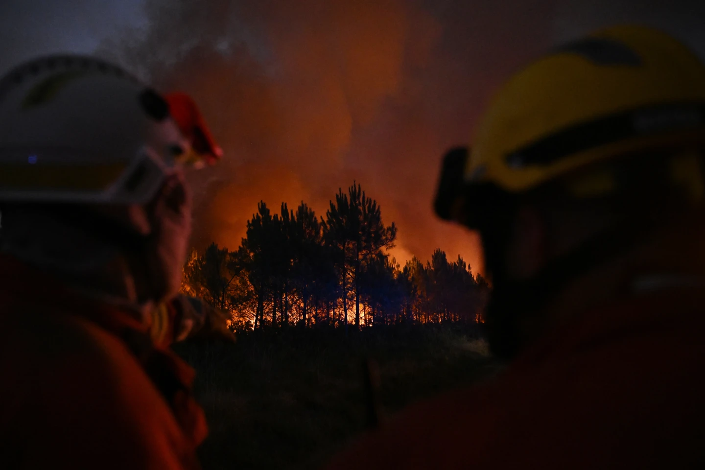 France orders 4,000 more evacuated as fires displace a third of a million across southwest Europe