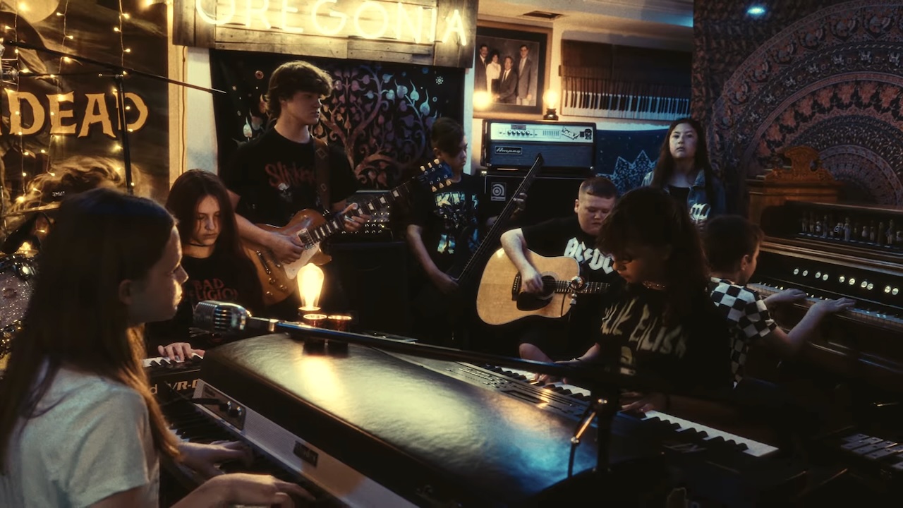 Young Musicians Perform an Incredible Cover of ‘Fade Into You’ by Mazzy Star