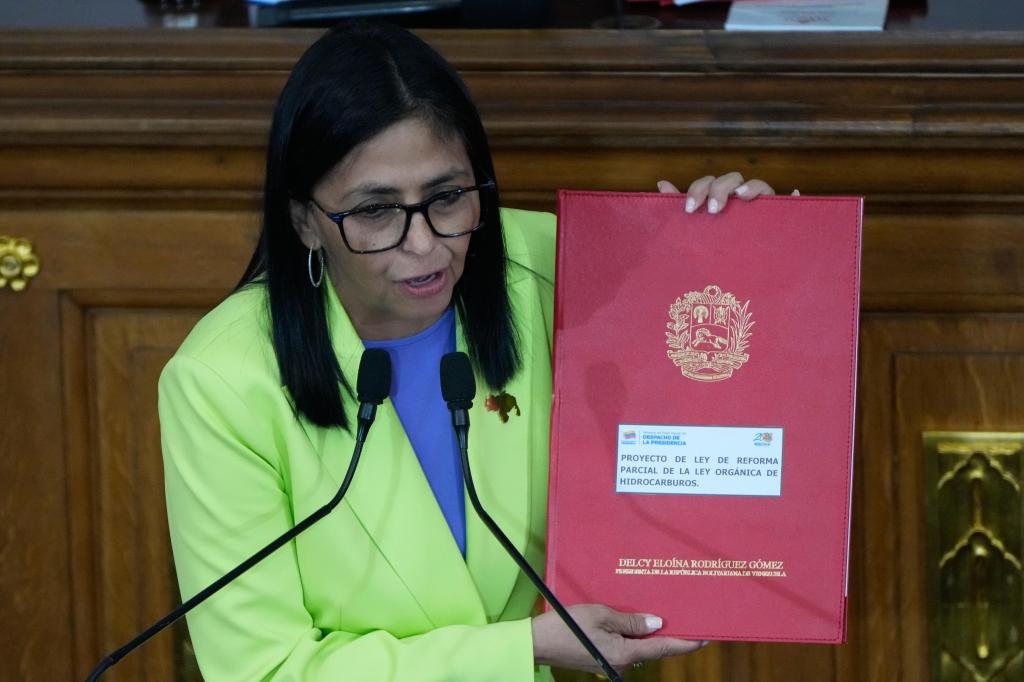 Fuerza Armada de Venezuela reconoce a presidenta encargada como su primera comandante en jefe