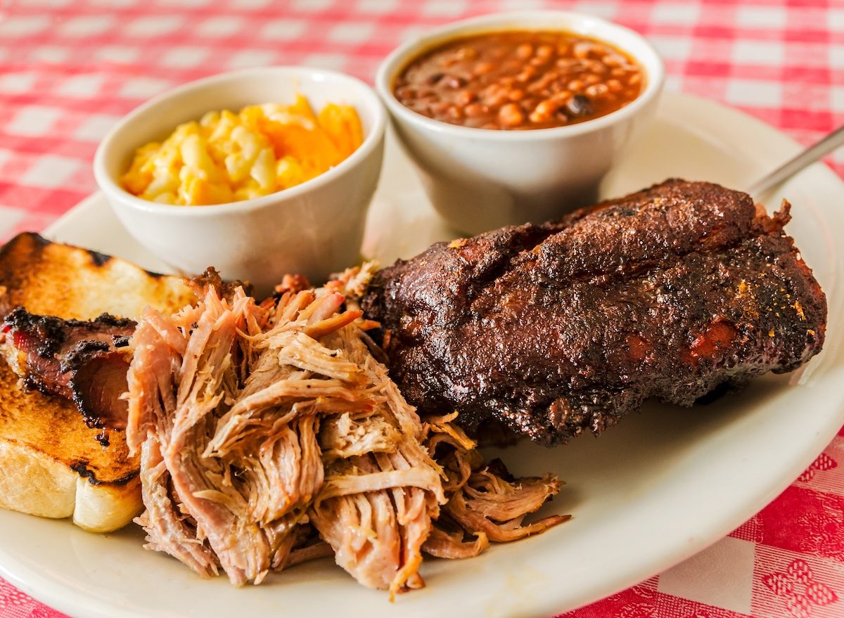 5 BBQ Chains With the Best Pulled Pork and Mac and Cheese, According to Diners