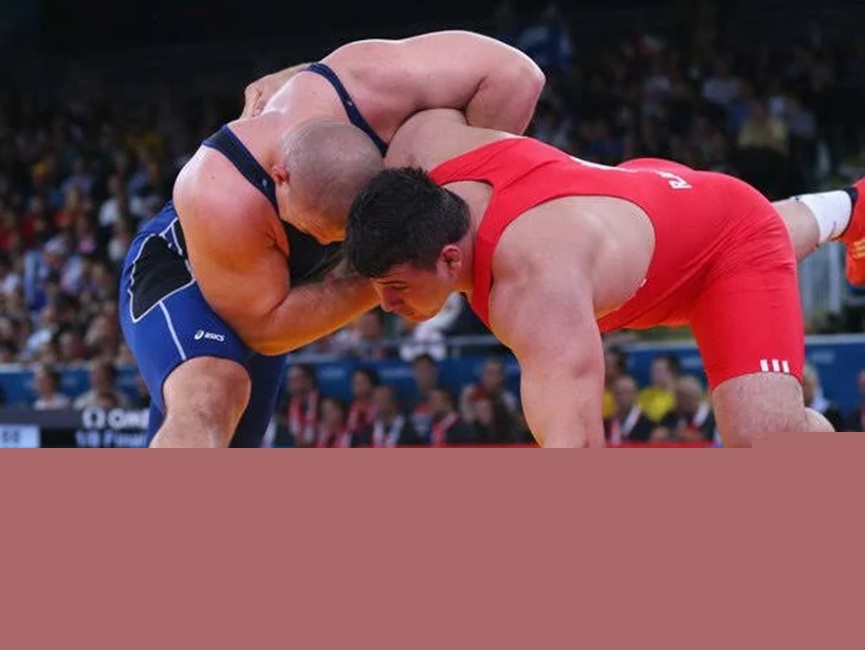 Why Wrestling-Heavy Fighters Gas Out Differently Than Strikers: The Hidden Cardio Demand Of Grappling