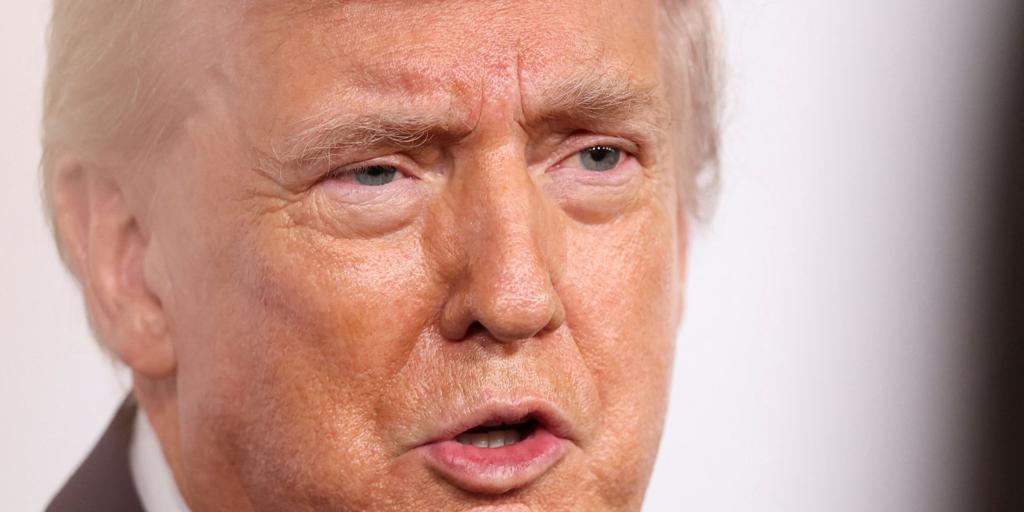 Trump amenaza con imponer aranceles a los países que vendan petróleo a Cuba