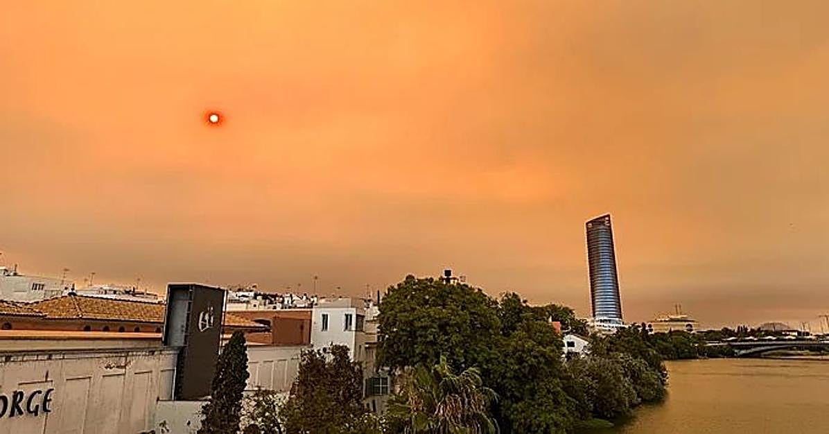 Las nubes altas y las cenizas del incendio de Niebla condicionarán la visibilidad del eclipse en Andalucía